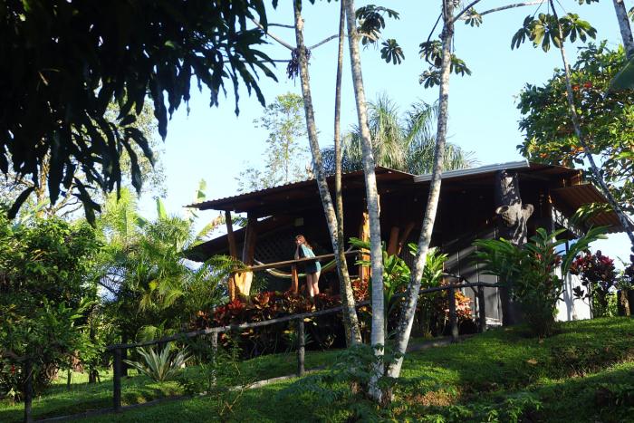 El santuario - Cabin by a River