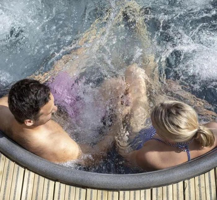 Seascape Seaview Apartment hot tub hire subject to availability