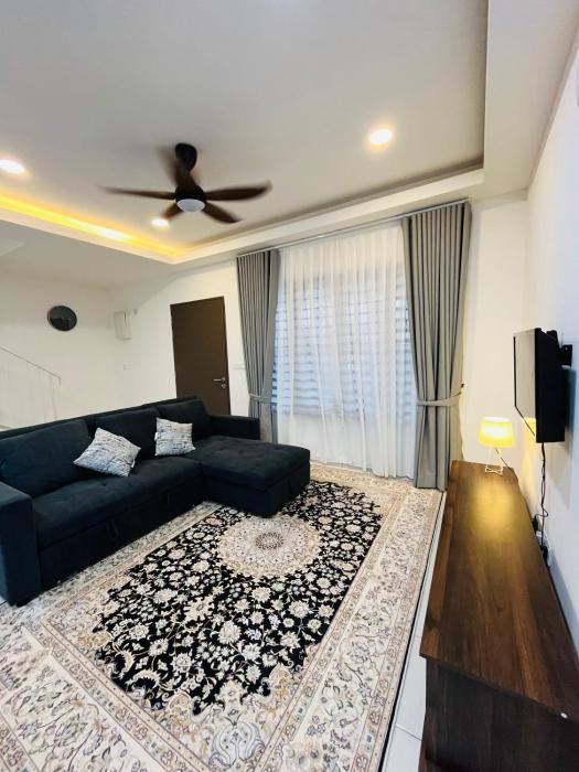 Landed KLIA Netflix, Fully AC&Heater, Kids Pool