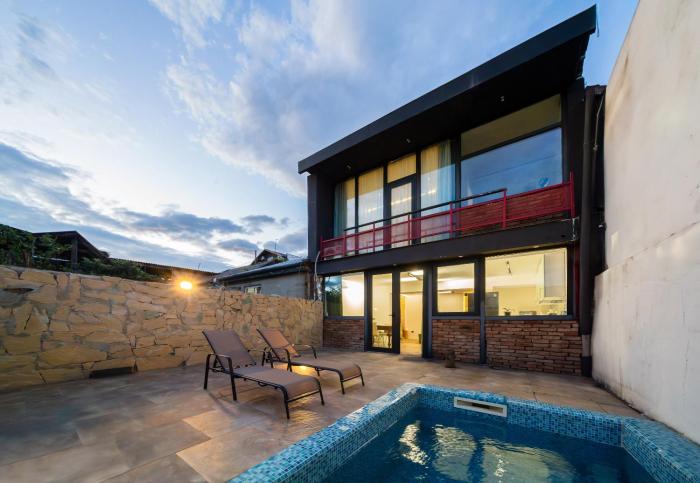 Niabi Villa with pool