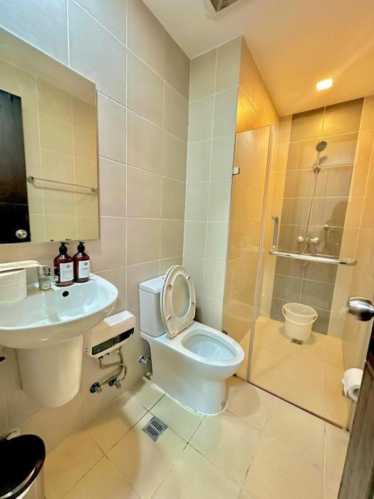 One Madison Place Studio Unit with Balcony