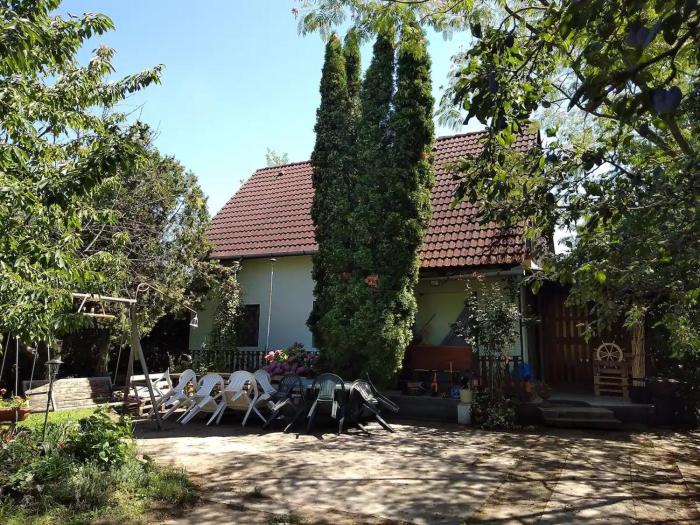 Árnyas, nyugodt apartman Siófokon nagy kerttel