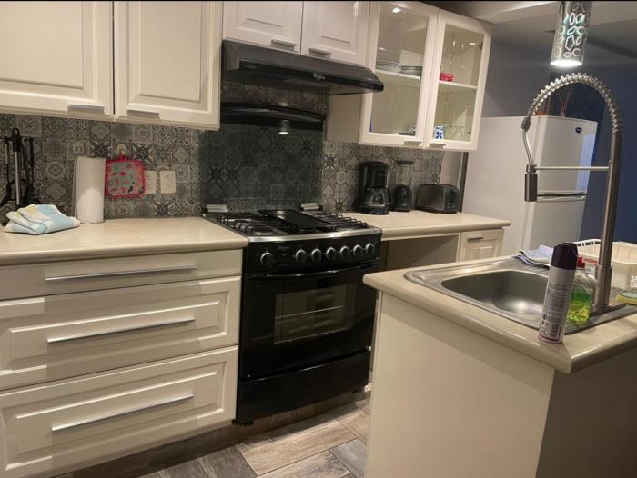 Cris Apartamento Nuevo y amplio Tlalnepantla 2-3 per, 5min CDMX Metro Rosario