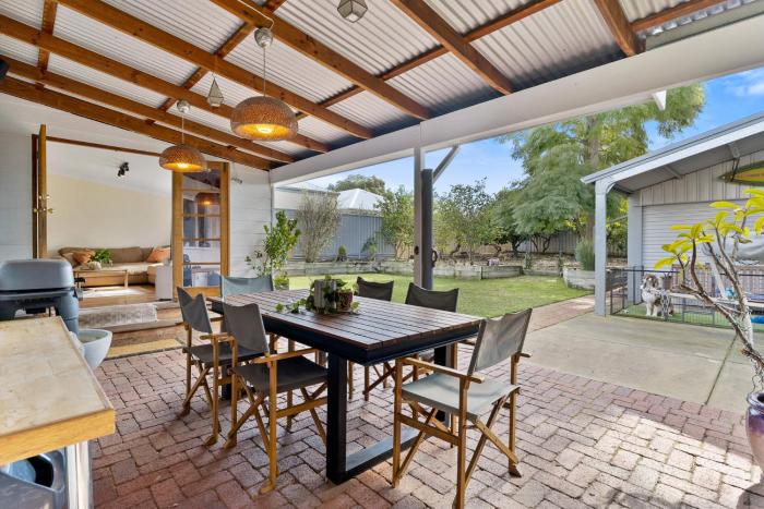 Home Among the Gum Trees