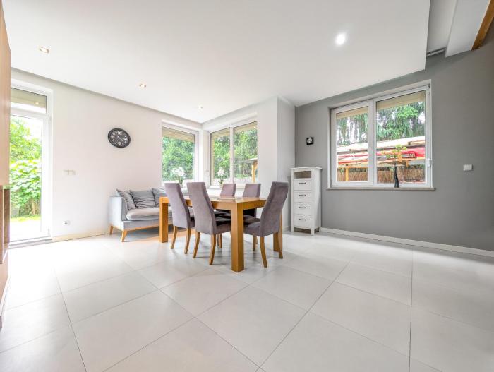 Trawowa Spacious House by BookingHost