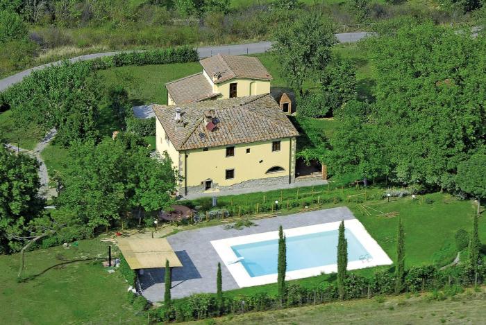 Tuscan villa with private pool garden view hot tub and total chill