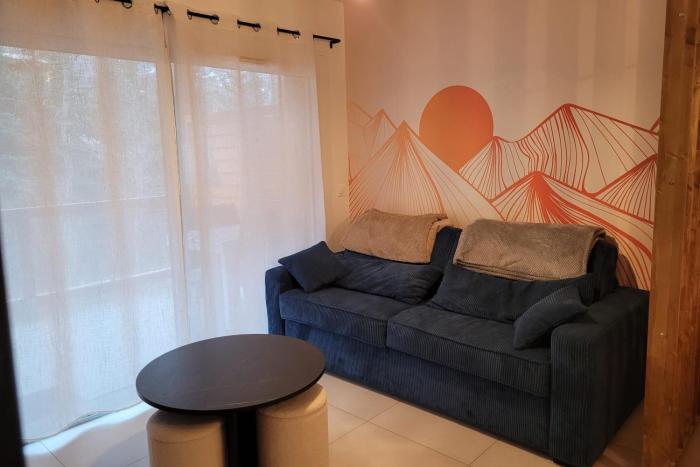 New apt at the slopes with private parking