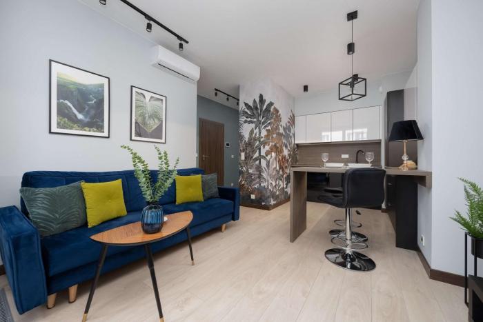 Ogrodowa Elegant Apartment with Parking and Air Conditioning in Warsaw by Noclegi Renters