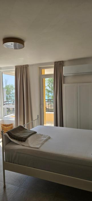 Cozy sea view studios