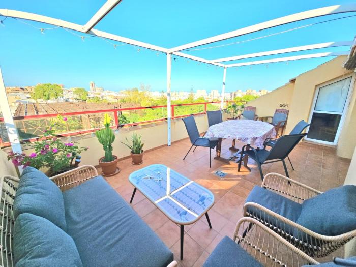 Bioparc ático muy amplio y soleado, cerca de la playa y centro, con parking y AC