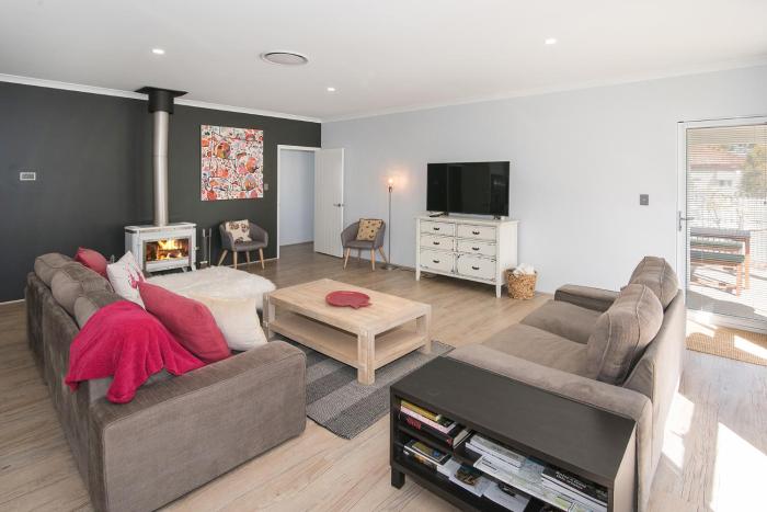 Frangapanis- WIFI, Secure yard, Fire Place