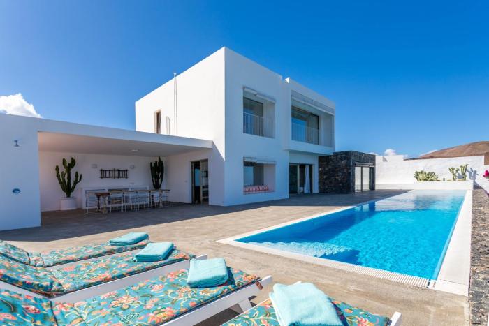 Adult Only Casa Chana - Contemporary villa with Private Pool and Sea Views