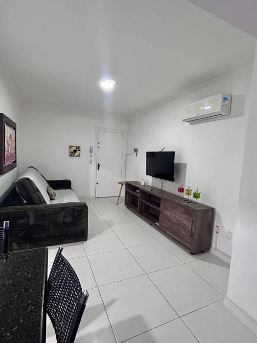 Apto 2 Quartos com BOX no Centro e 60m do Mar