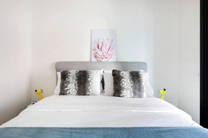 MHYL CBD Stylish 2B2B Apartment large balcony