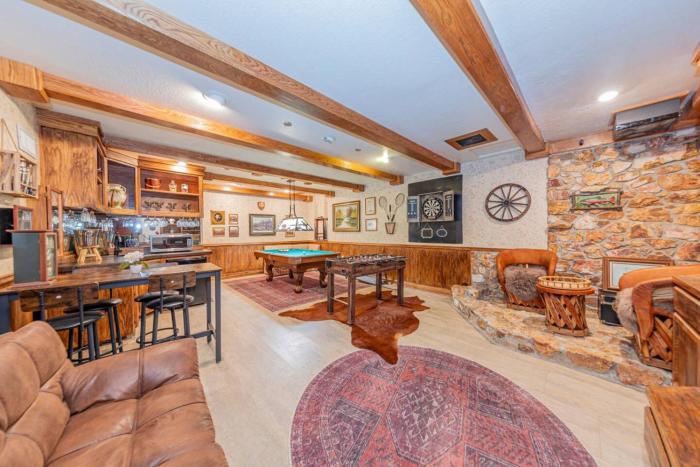 Vintage Sunset Villa by Bass Lake 17 miles from Yosemite National Park