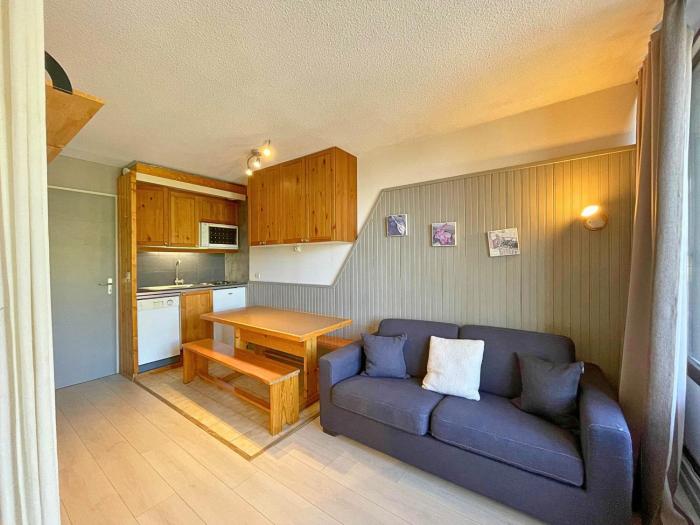 Studio avec coin chambre, balcon, cuisine équipée, pied des pistes - Les Ménuires - FR-1-452-262