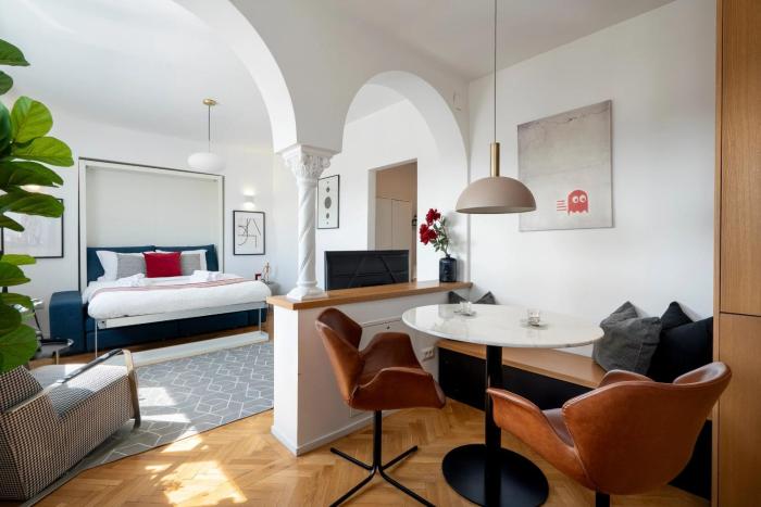 Classic Top-Floor Studio in the Historic Center with Views