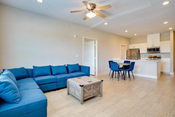 Commute to Fort Worth Newly Built Apt with Pool