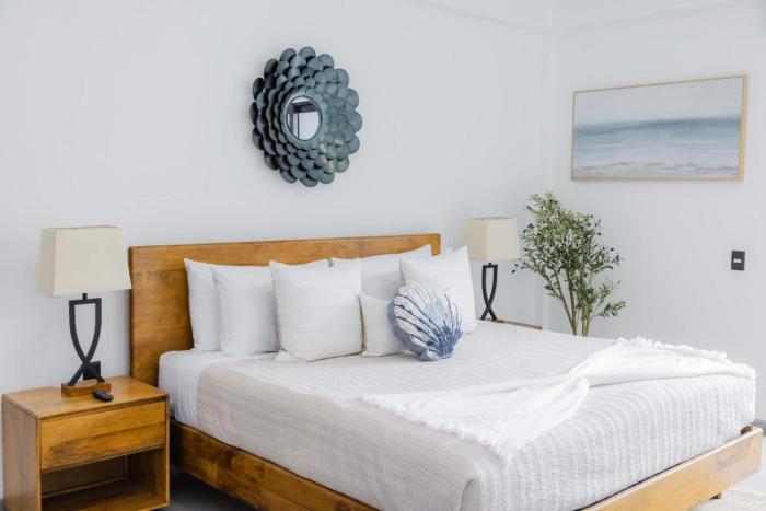 Vista Pedregal-Comfortable Apartment in the Heart of Cabo, 2 Min Walk to Marina