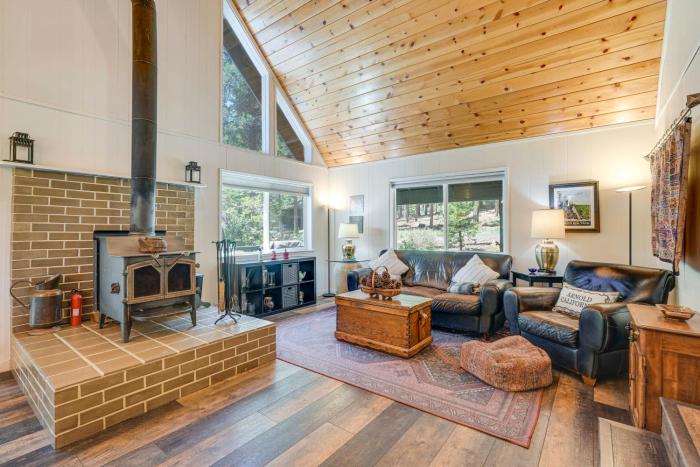 Private Lake Access: Pet-Friendly Home in Arnold!