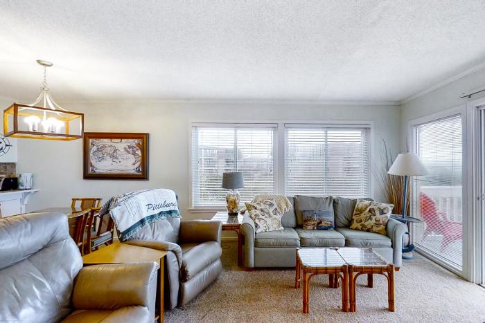 Oceanfront, 2nd-Floor Condo with Balcony, WiFi & Shared PoolsHot TubTennis