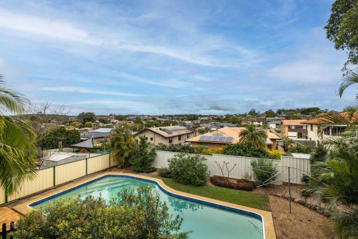 4BR Retreat with Pool & Scenic High Steps View