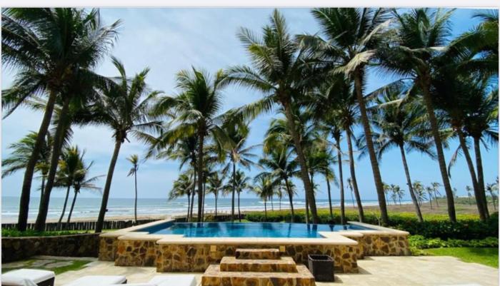 Exclusive Oceanfront Apartment Beach access