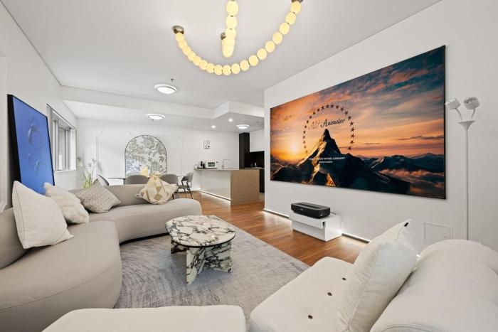 The Stylish Courtyard, Near CBD & Airport, Garage