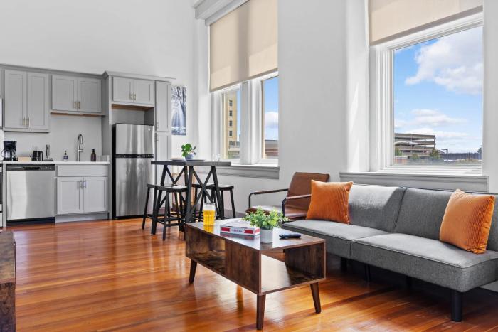 Bright Studio Unit in Historic Louisville #311