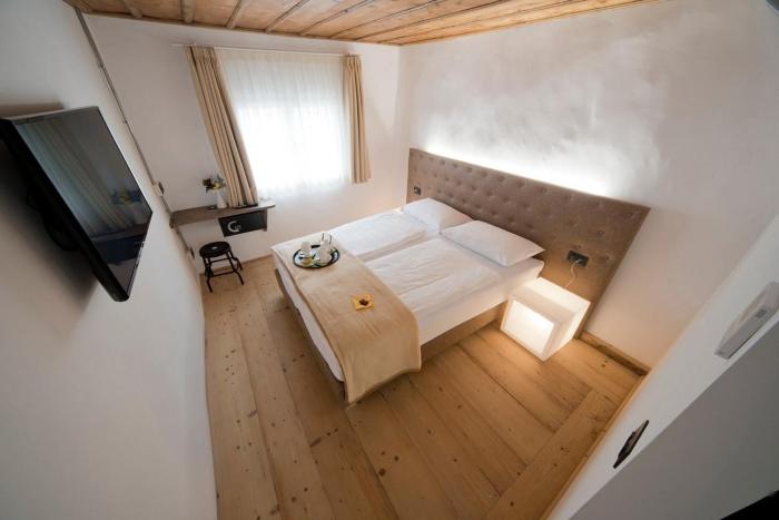 Sir Thomas Bed Central