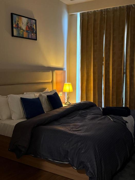 Nirvana by Urban Retreat Suite Near Expo Mart