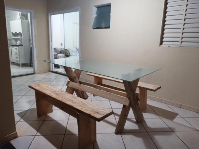 Iporã casa simples Ar-cond, wi-fi, smartv, máquina de lavar 6 pessoas, equipado com churrasqueira, garagem para 4 carros sendo 2 coberta, Hop Independente