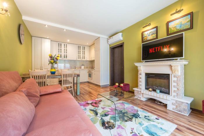 Kevin & Wes Central Apartment