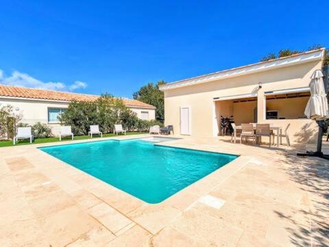 VILLA T4 - Piscine - WIFI - CLIM - Boulodrome - Plage à 170m