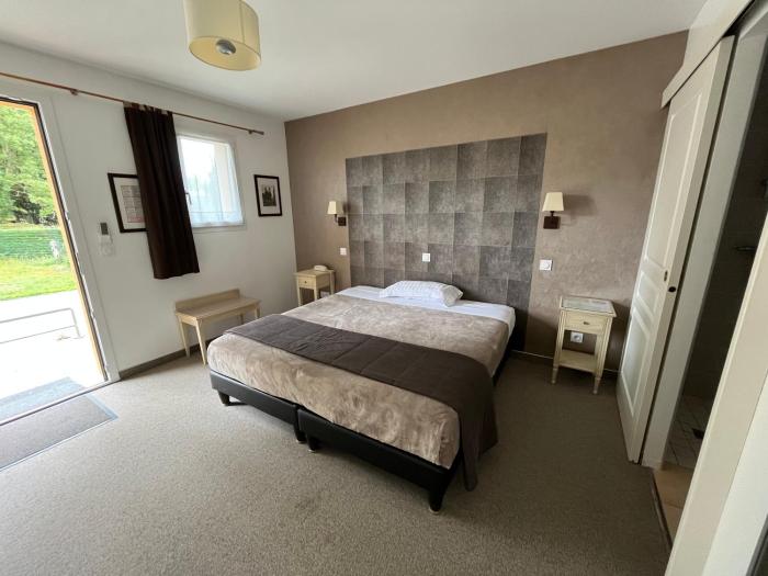 Logis Hotel-Restaurant "Auberge Le Petit pont"