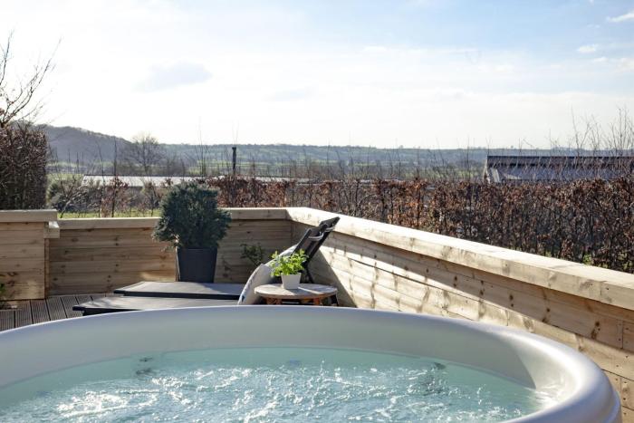 Peppers Lodge, Hot Tub, Woodburner