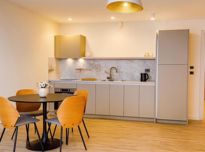 Olive & Wave Apartments- one minute to the beach