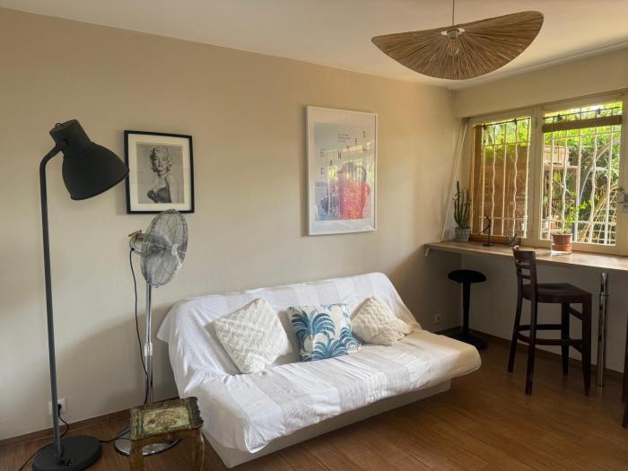 Rez de Jardin Paisible avec Parking - Entrée des Artistes