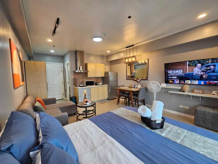 Ashleys Chamber at Soho Central across Shangrila Mall