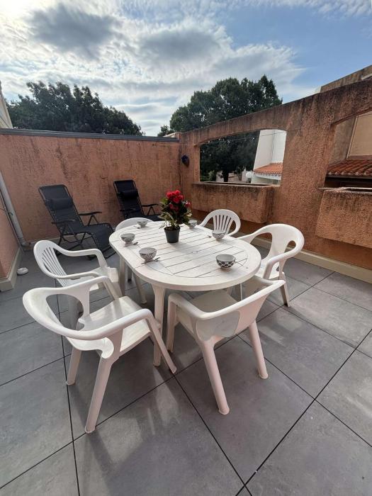 Appartement trois pièces climatisé avec terrasse- AR021-034