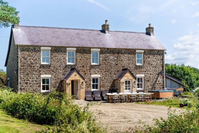 Rustic Rural Retreat with BBQ and Soft Play Room