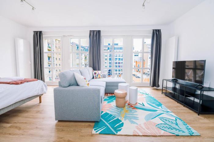 Central Studio sleeps 4