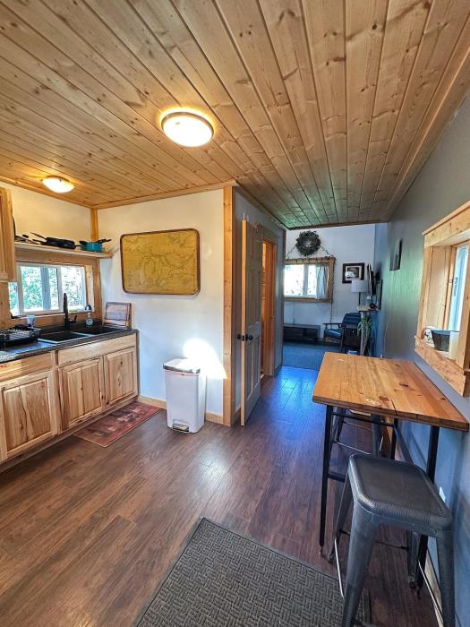 Hillside Aurora Cabin