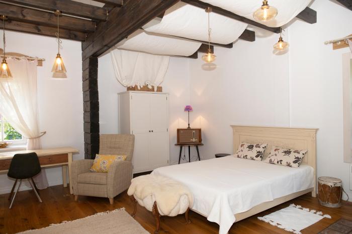 Provance style villa in regional park!