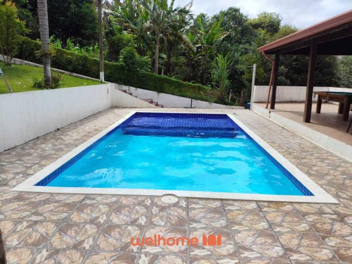 Sitio em Aracariguama com Piscina e Churrasqueira