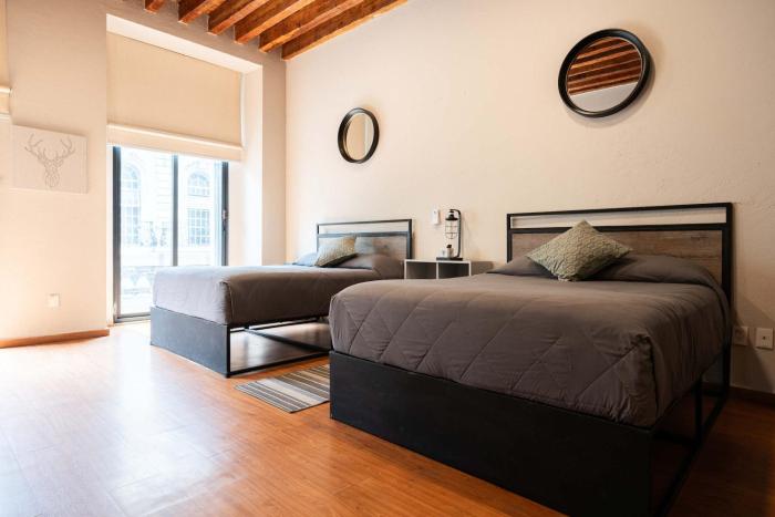 104 Location 2Bdrm 2bath AC apt Fits 8 Rooftop