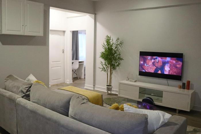 The Mallside Apartments-Roadside