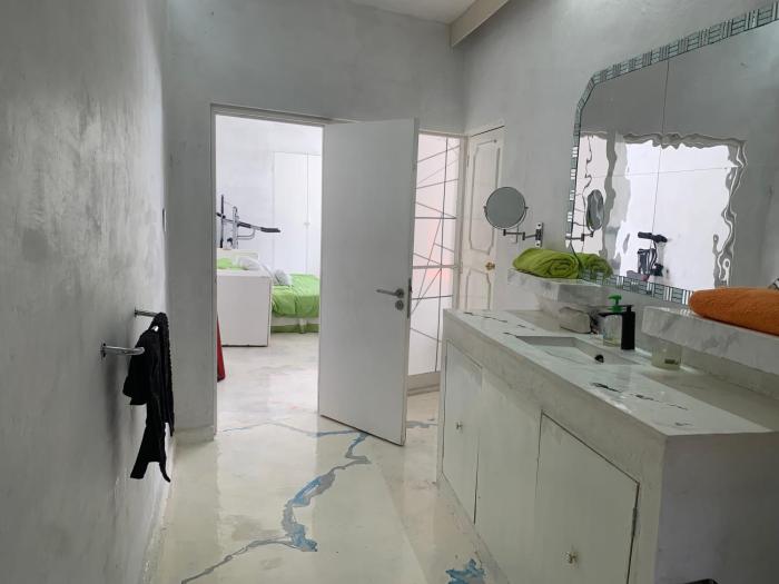 Casa sola con alberca y vista al lago