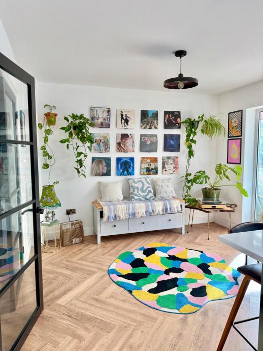 Stylish 4-Bed Home with Ensuites, Garden & Parking