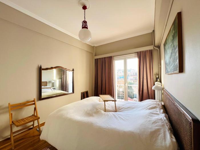 2BDR Central, Bright & Cosy Flat by the Acropolis